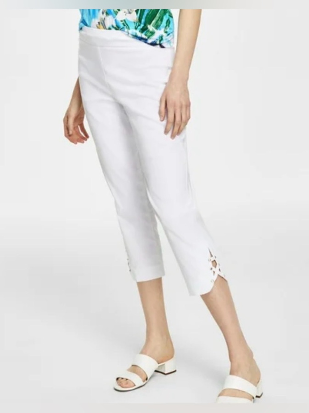 JM COLLECTION Lattice Hem Capri Pants NWT